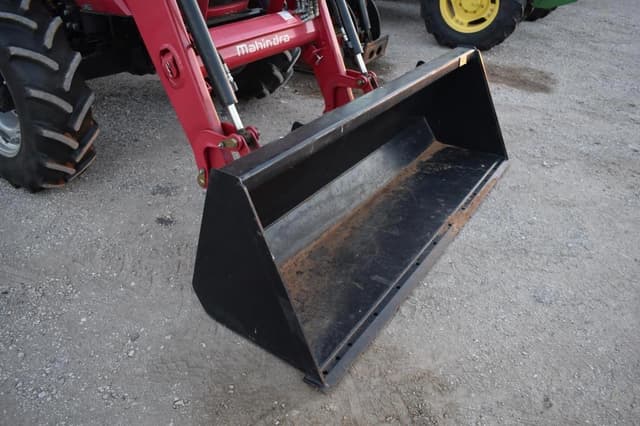 Image of Mahindra 8100 equipment image 2