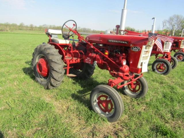 Image of International Harvester 140 equipment image 1