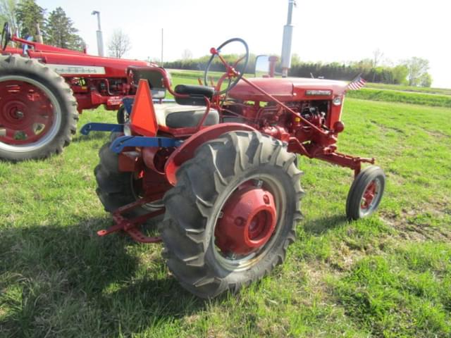 Image of International Harvester 140 equipment image 3