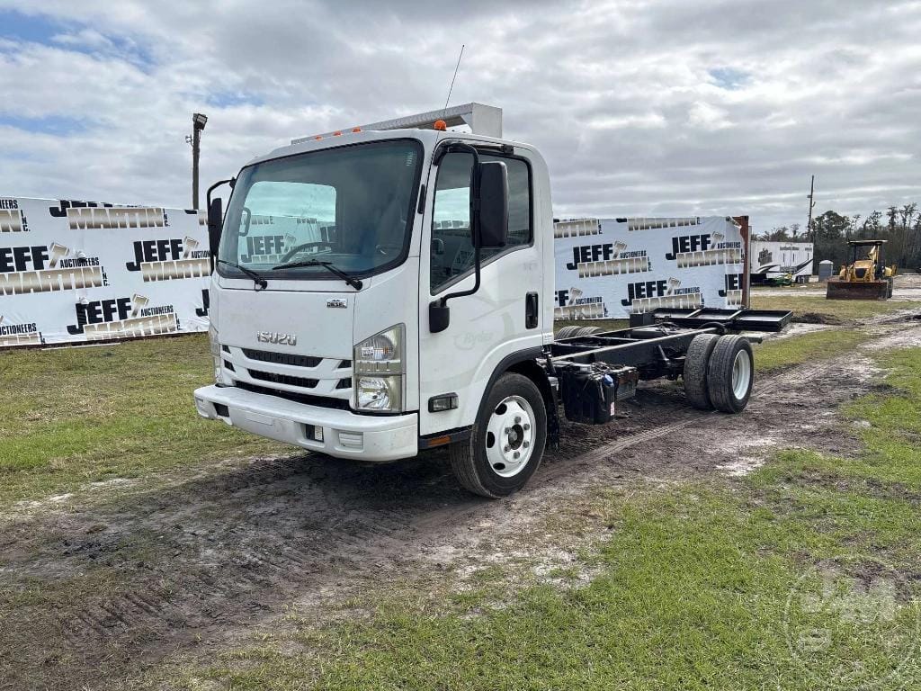 2018 Isuzu NPRXD Equipment Image0