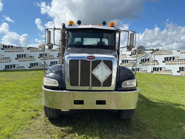 Image of Peterbilt 348 equipment image 1