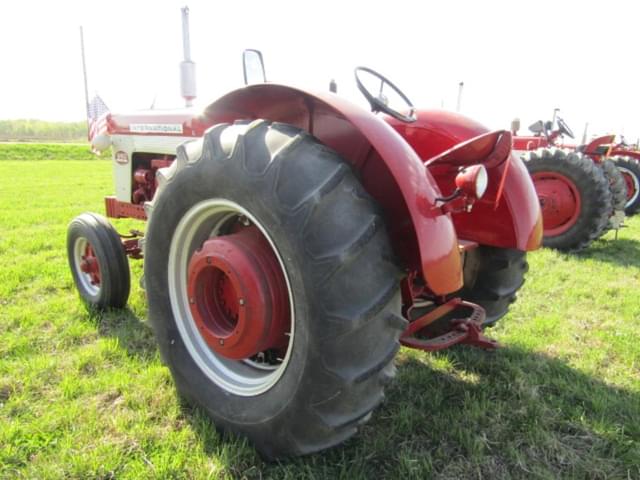 Image of International Harvester 660 equipment image 3