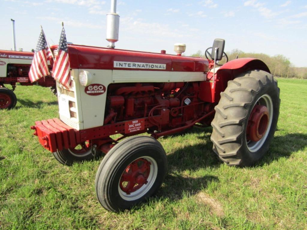 Image of International Harvester 660 Primary image