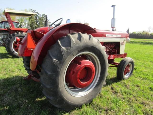 Image of International Harvester 660 equipment image 4
