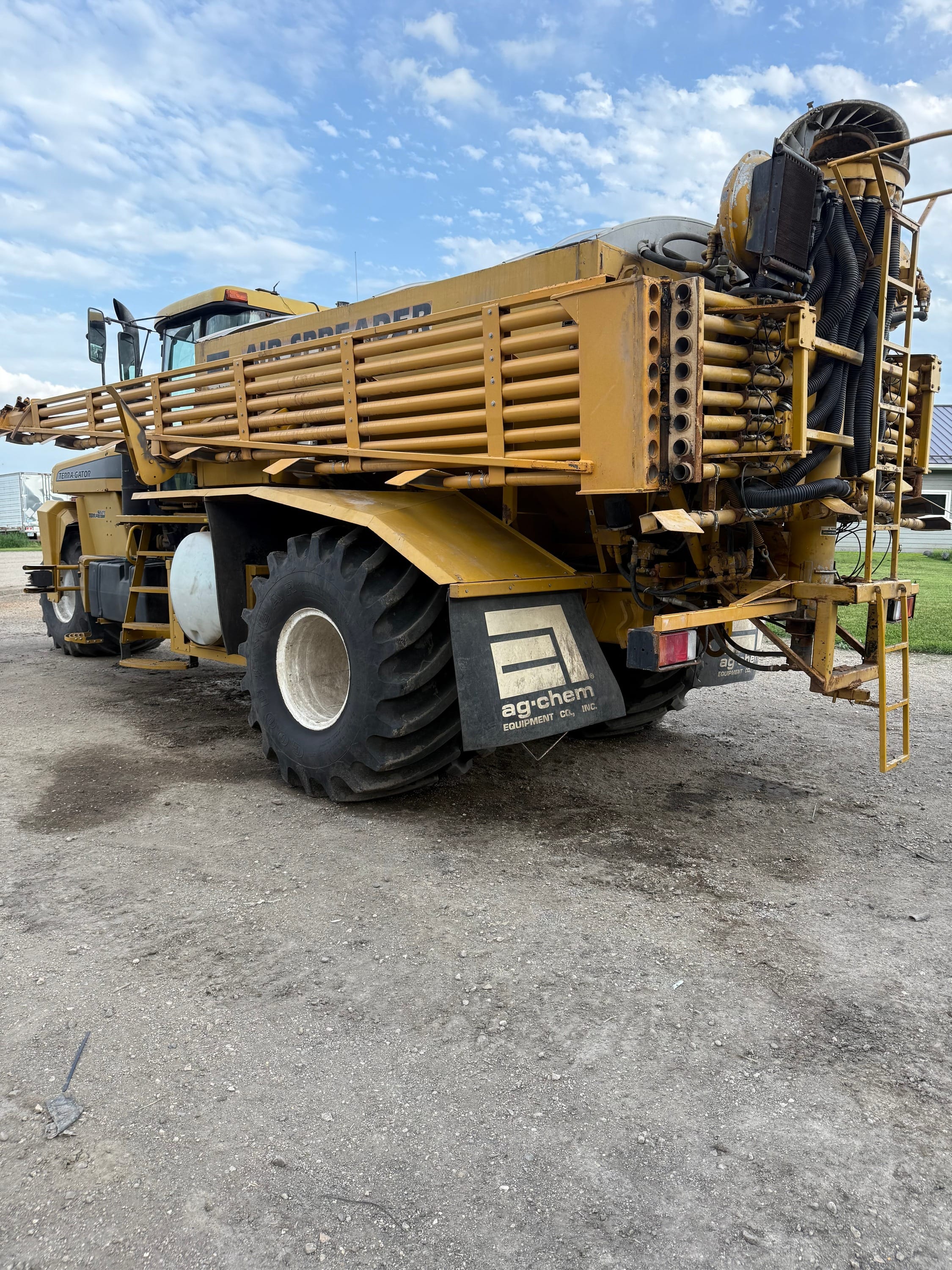 2001 Ag-Chem Terra-Gator 8103 Equipment Image0
