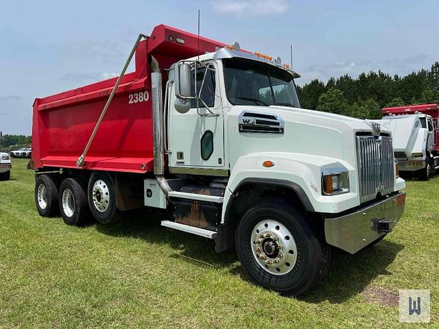 Image of Western Star 4700SF equipment image 2
