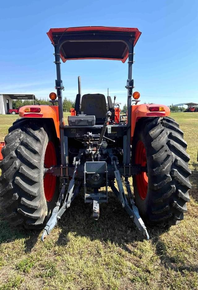 Image of Kubota M108S equipment image 4