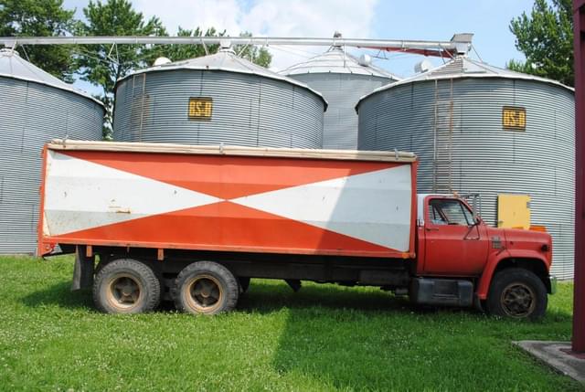 Image of Chevrolet C65 equipment image 3