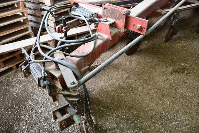 Image of International Harvester 735 equipment image 1