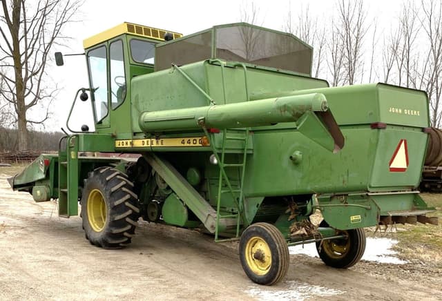 Image of John Deere 4400 equipment image 2