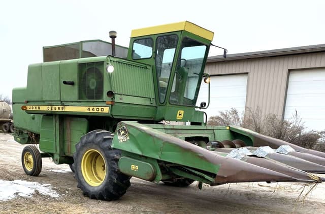 Image of John Deere 4400 equipment image 1