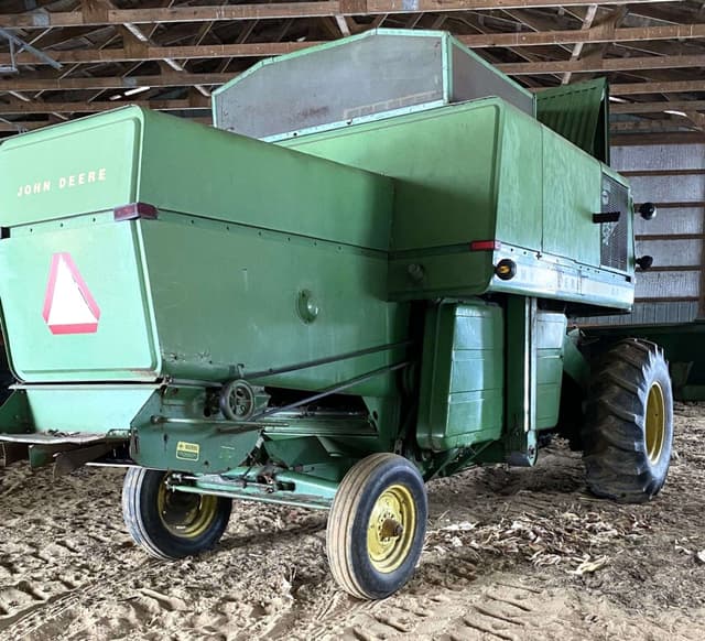 Image of John Deere 4400 equipment image 3