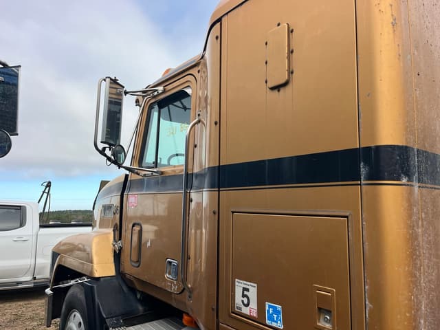 Image of Mack CH600 equipment image 2