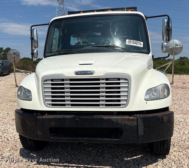 Image of Freightliner M2 equipment image 1
