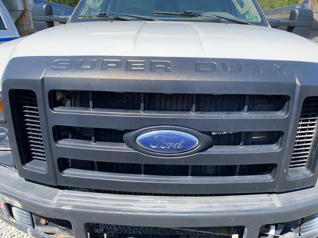 Image of Ford F-550 equipment image 1