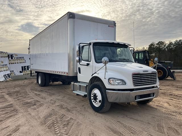 Image of Freightliner M2 equipment image 2