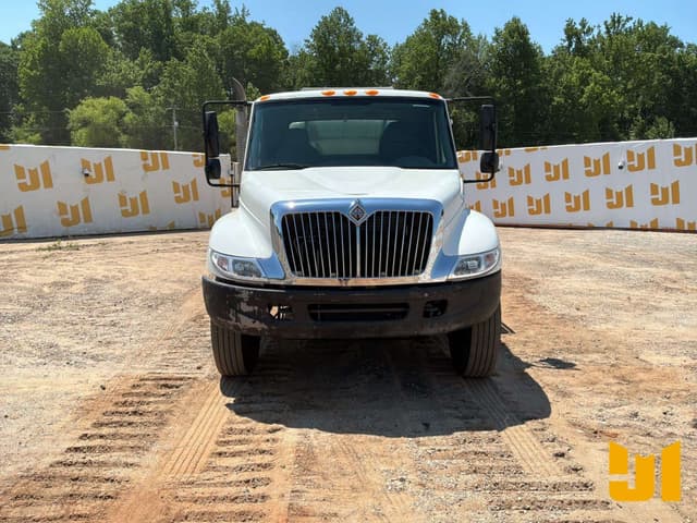 Image of International 4300 SBA equipment image 1