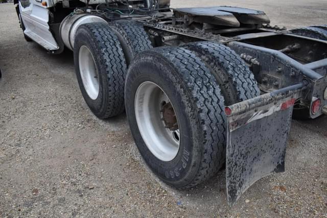 Image of Freightliner Century equipment image 4