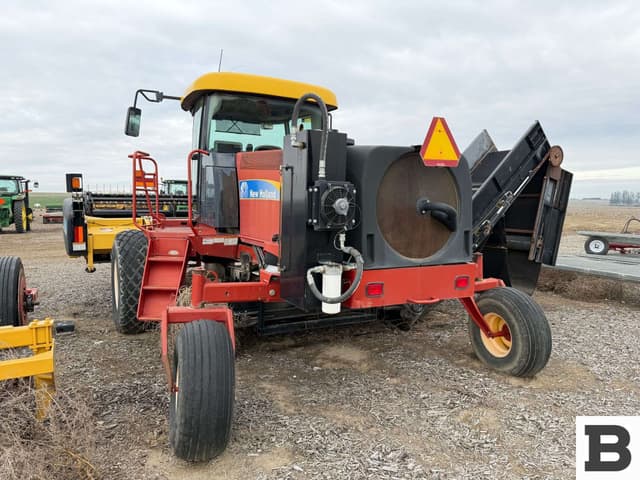 Image of New Holland H8040 equipment image 2