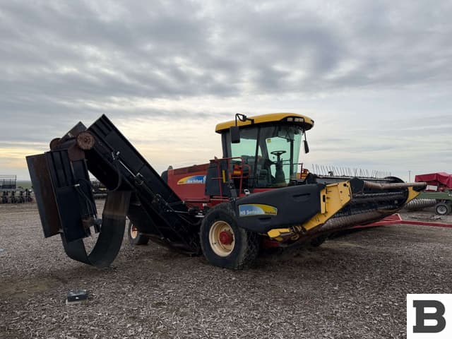 Image of New Holland H8040 equipment image 4