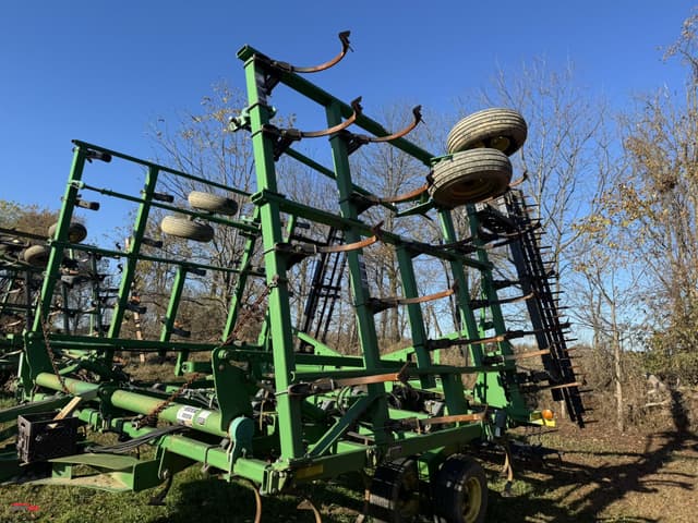 Image of John Deere 2210 equipment image 2