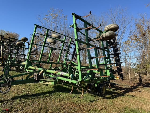 Image of John Deere 2210 equipment image 1