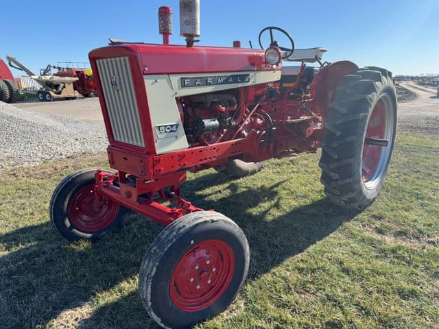 Image of International Harvester 504 equipment image 1