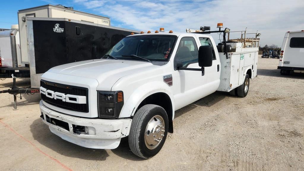 Image of Ford F-550 Primary image