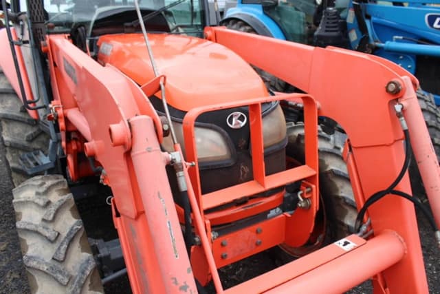 Image of Kubota M7040 equipment image 4