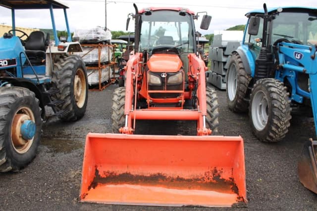 Image of Kubota M7040 equipment image 1