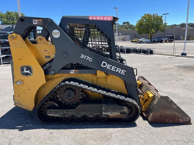 Image of John Deere 317G equipment image 4