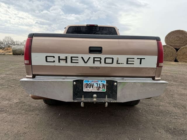 Image of Chevrolet 1500 equipment image 3
