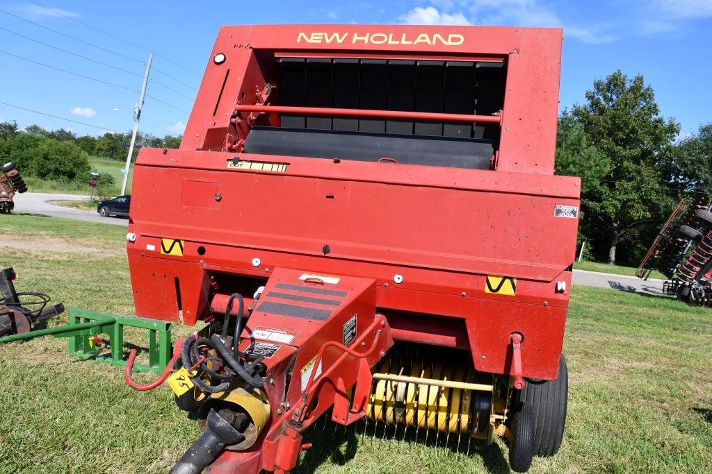 Image of New Holland 660 Primary image