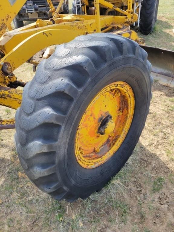 Thumbnail image Caterpillar D318 27