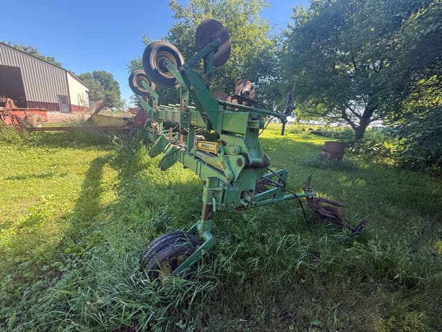 Image of John Deere 85 equipment image 1