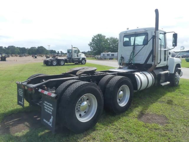 Image of Mack PI64T equipment image 2