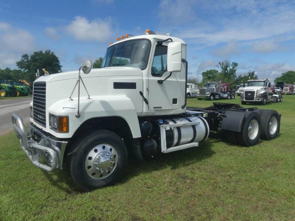 2020 Mack PI64T Equipment Image0