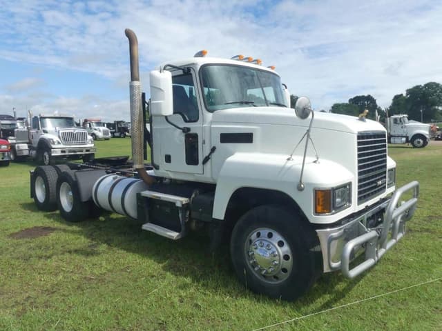 Image of Mack PI64T equipment image 1