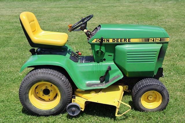 Image of John Deere 212 equipment image 1