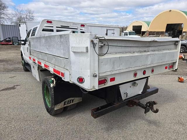 Image of Ford F-350 equipment image 3