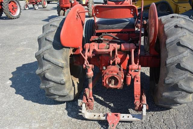 Image of International Harvester 300 equipment image 3