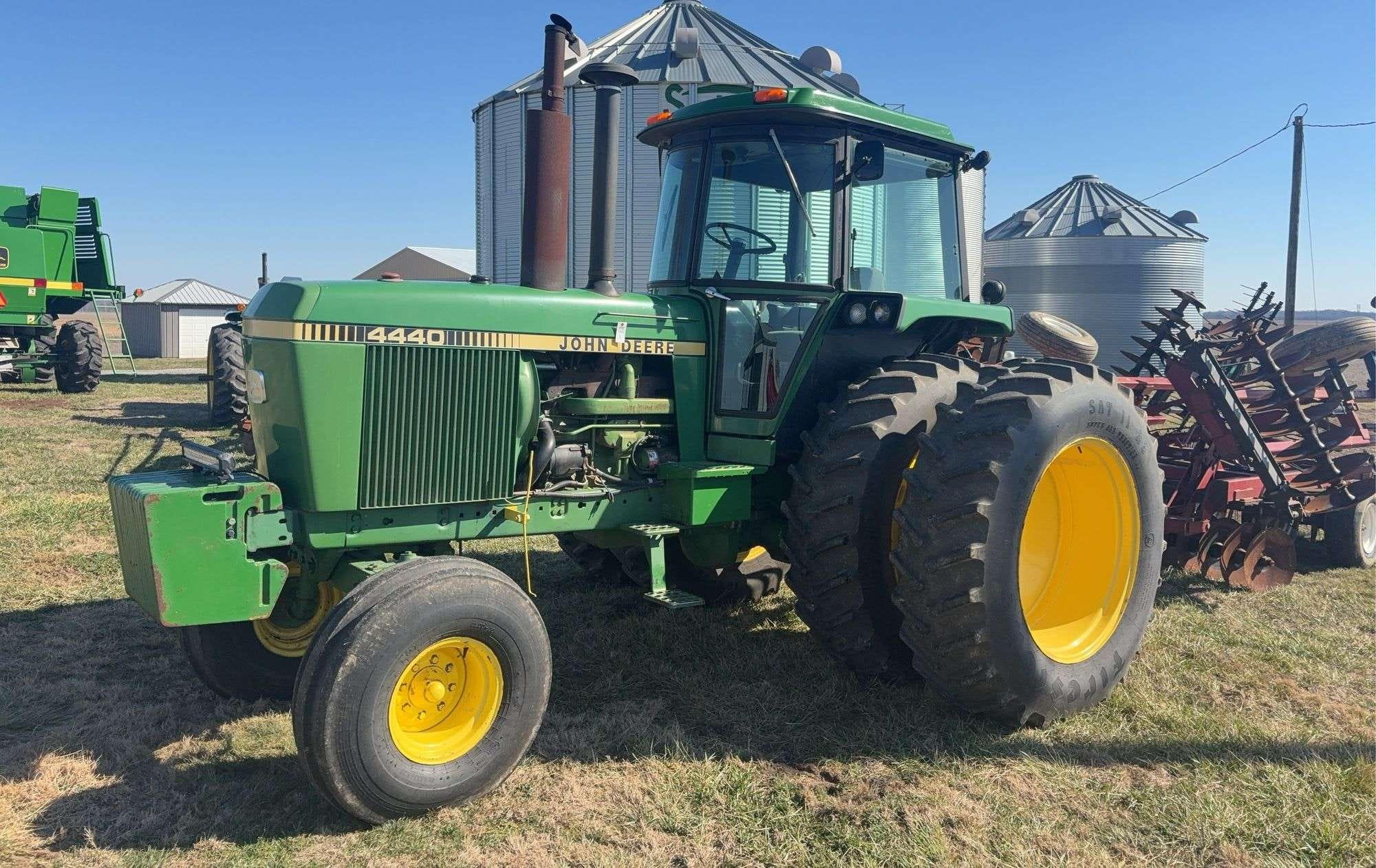 1981 John Deere 4440 Equipment Image0