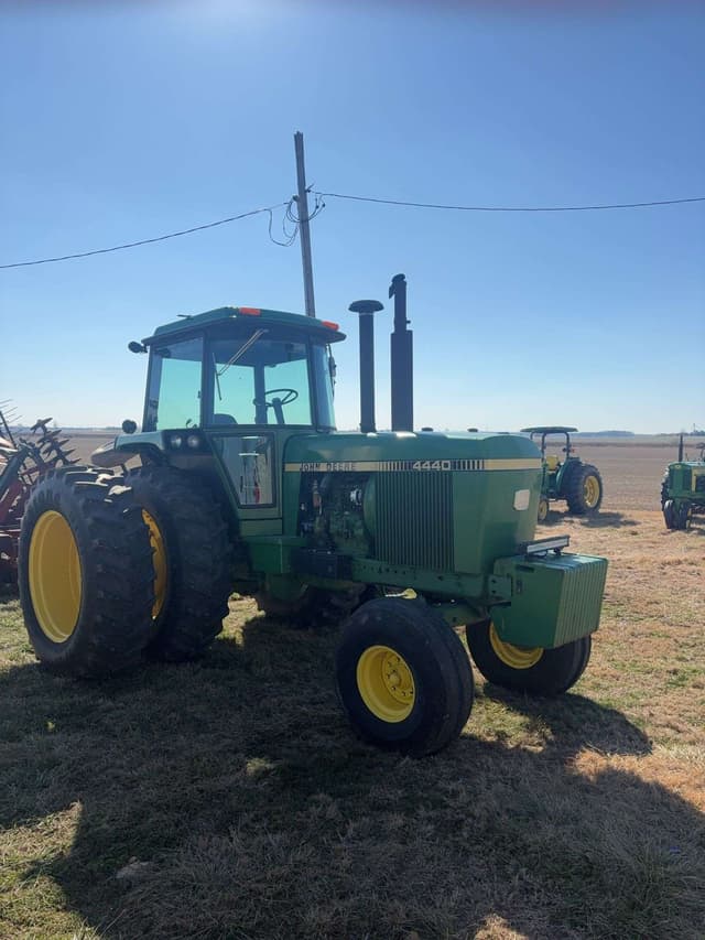 Image of John Deere 4440 equipment image 1