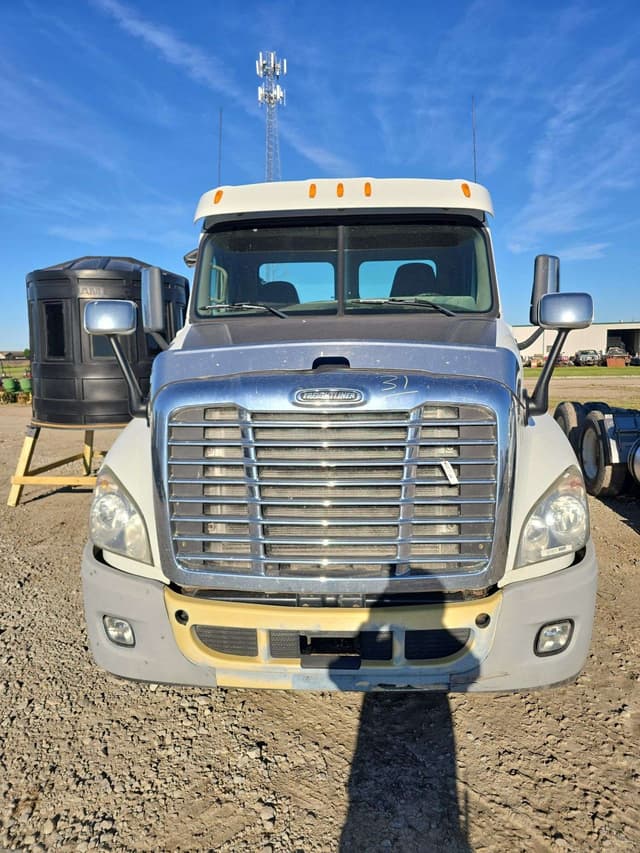 Image of Freightliner Cascadia 125 equipment image 1