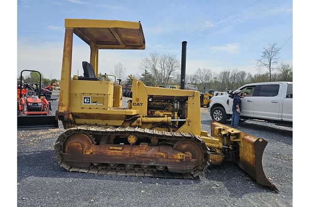 Image of Caterpillar D3B equipment image 3