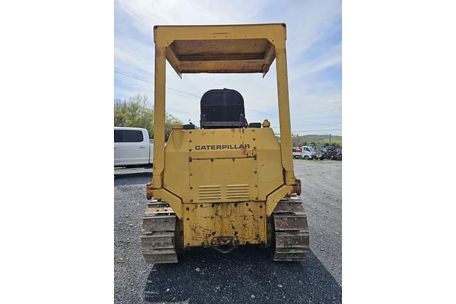 Image of Caterpillar D3B equipment image 4