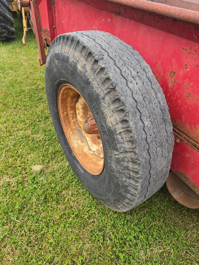 Image of Massey Ferguson 205 equipment image 4