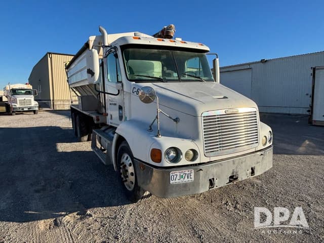 Image of Freightliner Century Class S/T equipment image 3