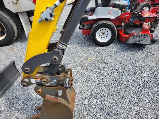Image of New Holland E26C equipment image 3