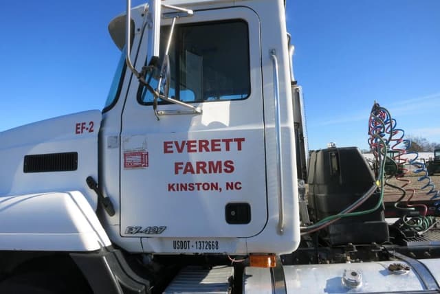 Image of Mack CH613 equipment image 4